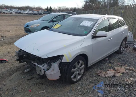 2017 Volvo V60 T5 Platinum z USA, uszkodzony, nr VIN YV140MEM7H1361357